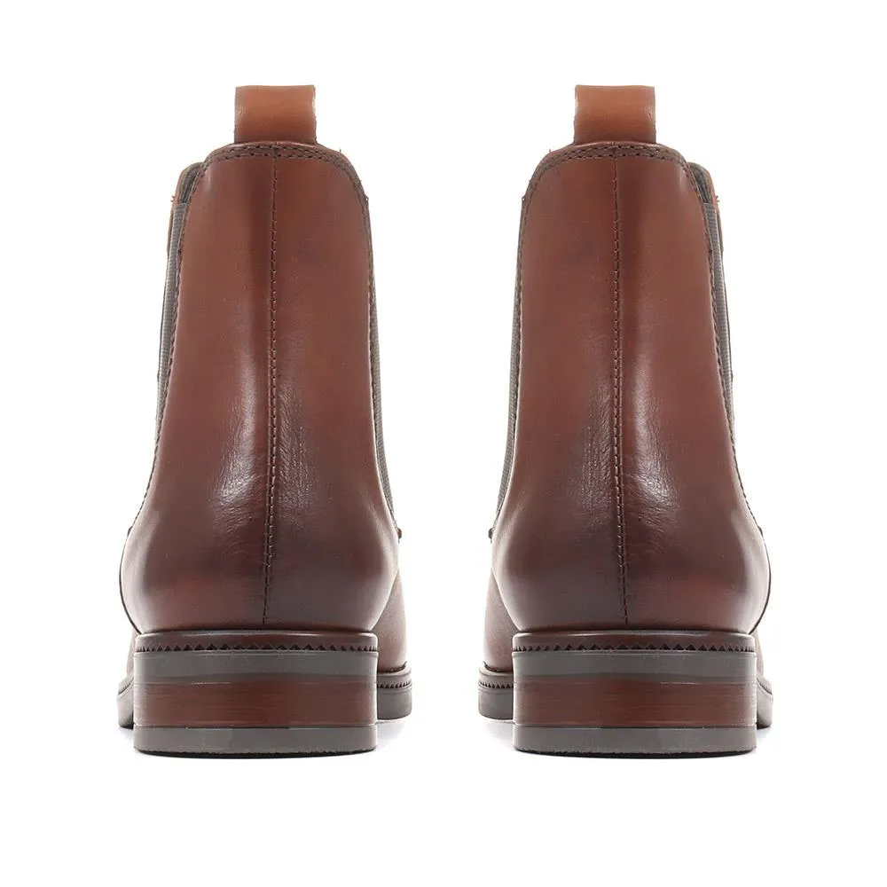 Carlotta Leather Chelsea Boots - CARLOTTA / 320 550